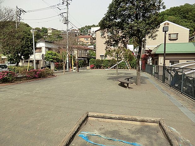 日吉本町三丁目公園(約800m)