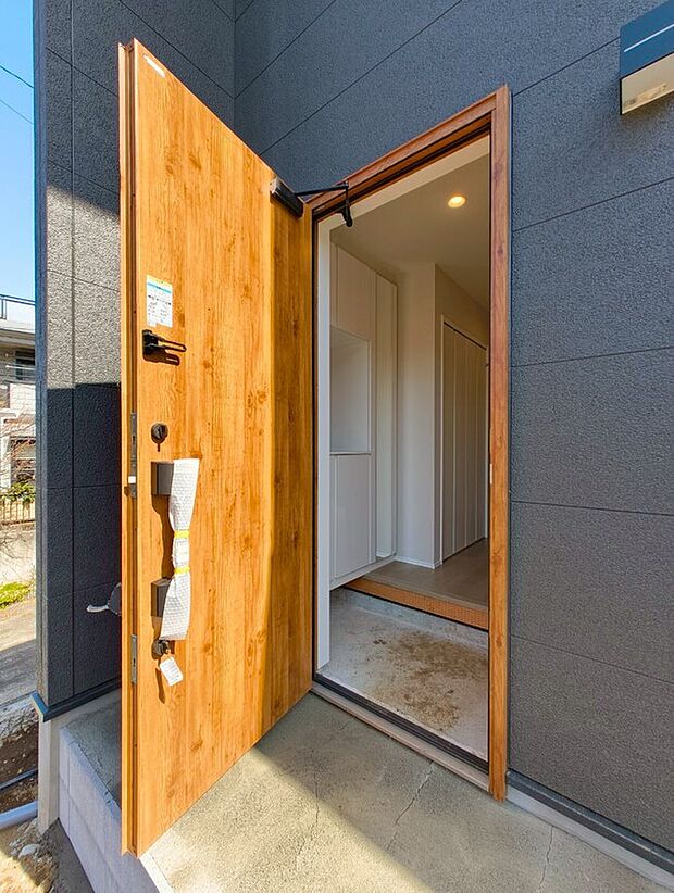 【清水ヶ丘公園まで徒歩4分♪】緑豊かな清水ヶ丘公園が身近に感じられる住環境が魅力の物件です。四季折々の自然を楽しみながら、散歩やジョギング、休日のリフレッシュにも最適。