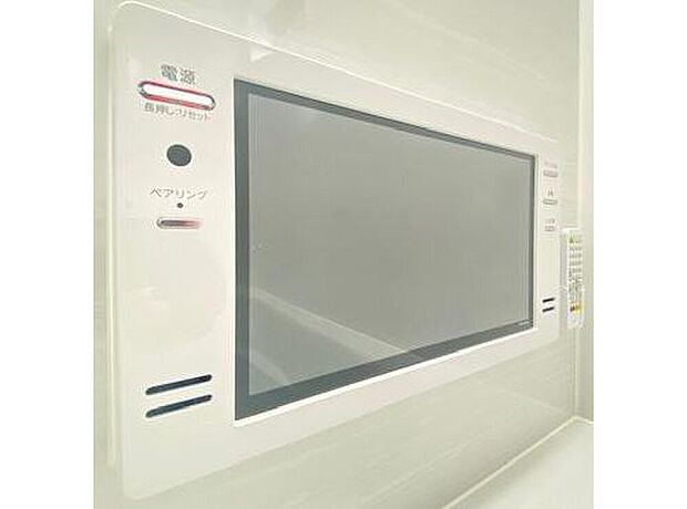 【大型浴室テレビ】お風呂に入っている時は一人でもお子様とでも一番のリラックスタイムになりますよね!そんなお風呂にテレビがあったらより一層くつろげる時間になる事間違いなしです!