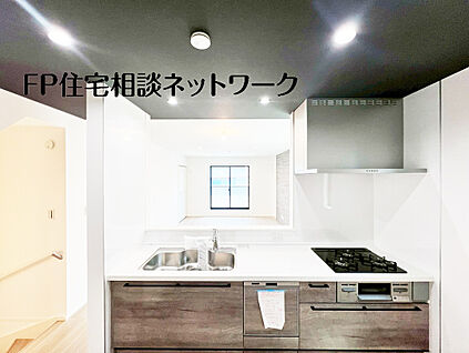 会話が弾むカウンターキッチン