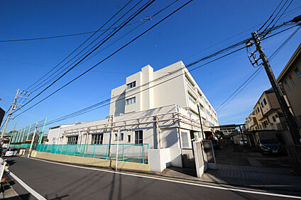 横浜市立岸谷小学校 210m