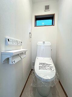 温水洗浄暖房便座機能付きトイレ