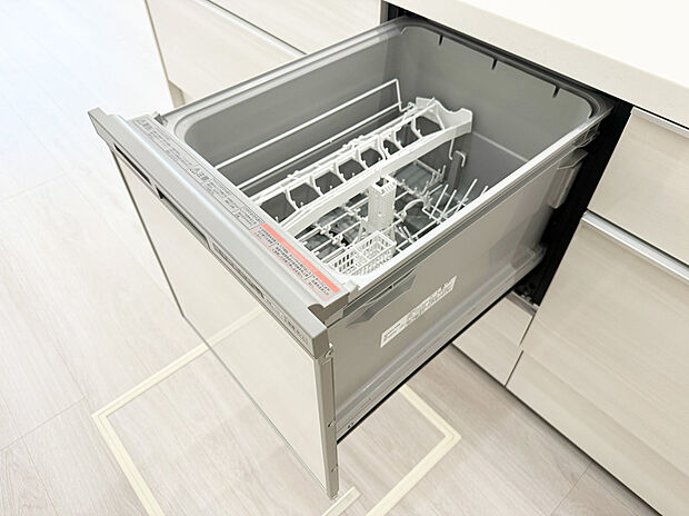 【食器洗浄乾燥機】あったらいいなの代表的な設備である食洗機。ビルトイン型なので、おさまりもよく、使い勝手も良好です。