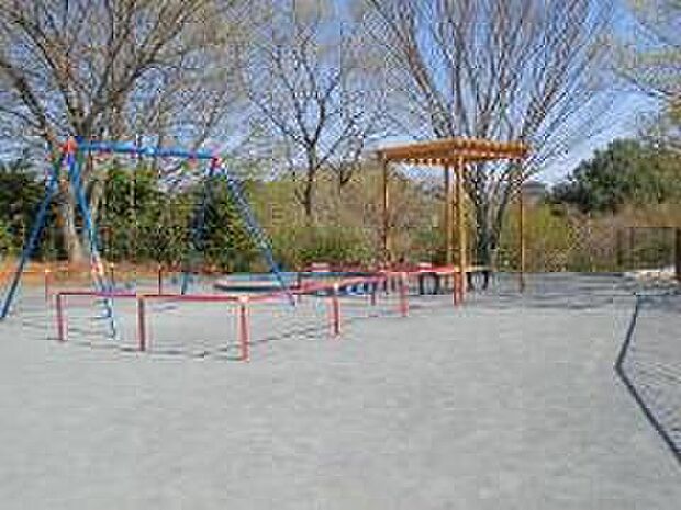 師岡町公園(約1,000m)