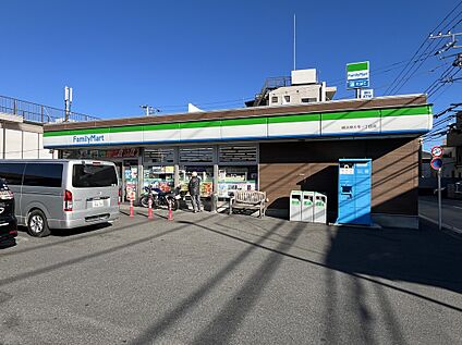 ファミリーマート　横浜神大寺1丁目店 270ｍ