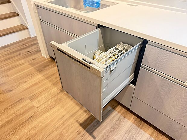 【食器洗浄乾燥機】あったらいいなの代表的な設備である食洗機。ビルトイン型なので、おさまりもよく、使い勝手も良好です。