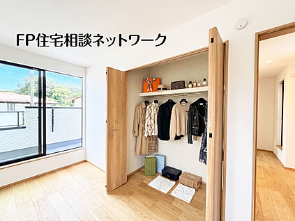 全居室に収納を備え、すっきりと暮らせる住まい