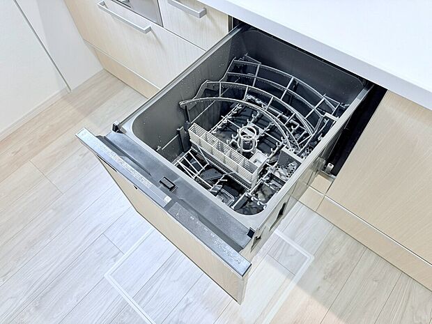【食器洗浄乾燥機】あったらいいなの代表的な設備である食洗機。ビルトイン型なので、おさまりもよく、使い勝手も良好です。