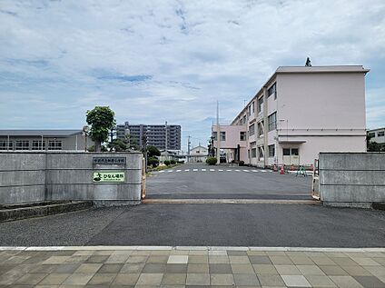 神原小学校 約250m(徒歩約4分)