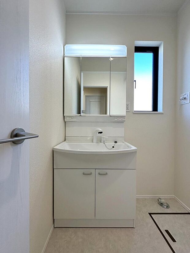 【洗面台・洗面所】清潔感のある快適空間、毎日の身支度も気持ち良くお使いいただけます