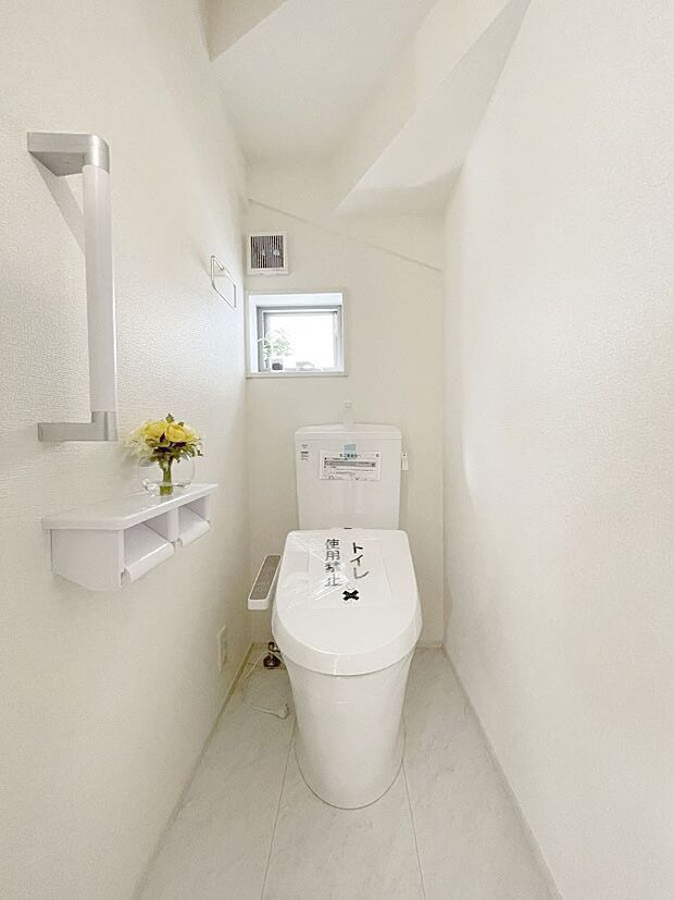 【トイレ】小窓が付いて風通しの良いトイレ