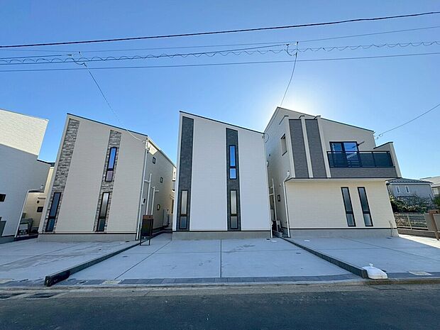 【外観】
同じような年齢層・家族構成の方々と創る新生活♪新たに創られた綺麗な街並みの中で、気持ちの良い新生活をスタートできます♪