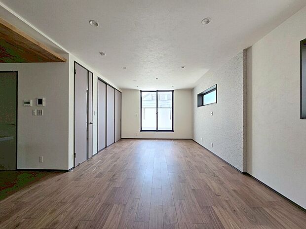 【施工例】
■モデルハウスのご案内や、ショールームにてキッチン等水回り設備や、フローリング等の建材や外壁材の実物をご覧頂けます
■お気軽にお問合せ下さい