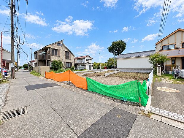 【現地写真】
モデルハウスのご案内や建物プレゼンテーションも承りますので、お気軽にお申し付けください♪
