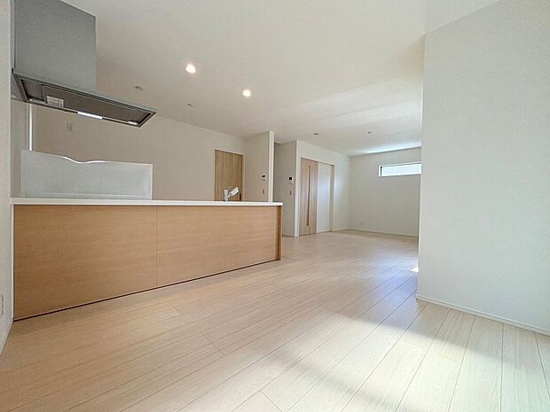 【施工例】■モデルハウスのご案内や、ショールームにてキッチン等水回り設備や、フローリング等の建材や外壁材の実物をご覧頂けます
■お気軽にお問合せ下さい
