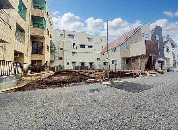 【現地】モデルハウスのご案内や建物プレゼンテーションも承りますので、お気軽にお申し付けください。