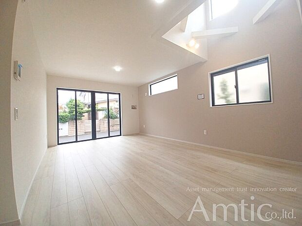 【施工例】■モデルハウスのご案内や、ショールームにてキッチン等水回り設備や、フローリング等の建材や外壁材の実物をご覧頂けます
■お気軽にお問合せ下さい
