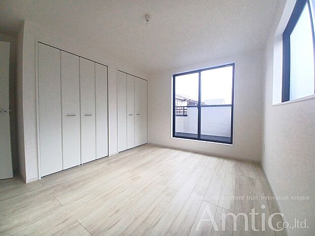 【施工例】■モデルハウスのご案内や、ショールームにてキッチン等水回り設備や、フローリング等の建材や外壁材の実物をご覧頂けます
■お気軽にお問合せ下さい