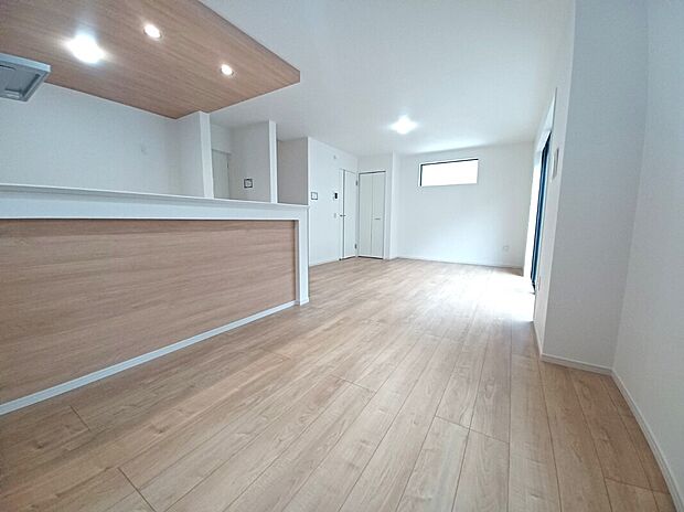 【施工例】■モデルハウスのご案内や、ショールームにてキッチン等水回り設備や、フローリング等の建材や外壁材の実物をご覧頂けます
■お気軽にお問合せ下さい
