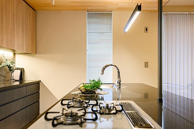 【アイランドキッチン】リビングで遊ぶお子様にも目が届く、安心感で選ぶなら対面キッチン♪