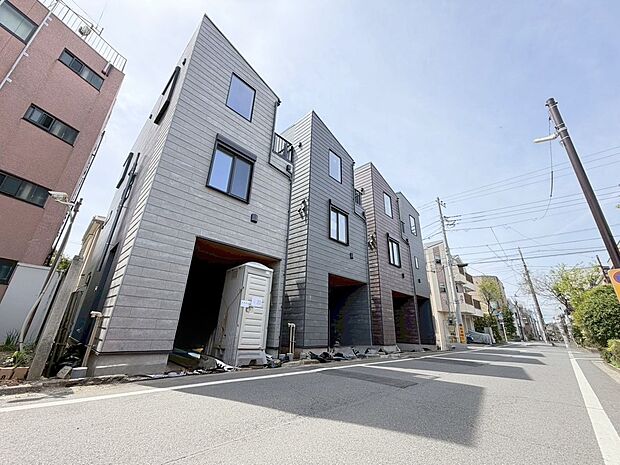 【外観】シンプルながら重厚感もあるスタイリッシュデザイン