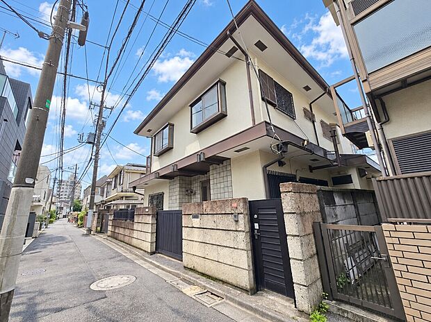 【前面道路含む現地写真】写真は解体前です♪解体後、更地にてお引渡し予定です♪