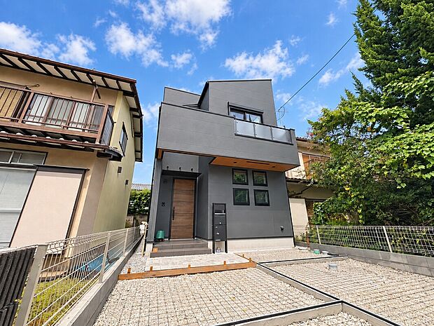 【外観】たっぷりの陽光と心地よい風が舞い込む住まい