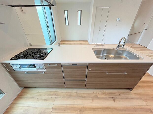 【施工例】
■モデルハウスのご案内や、ショールームにてキッチン等水回り設備や、フローリング等の建材や外壁材の実物をご覧頂けます
■お気軽にお問合せ下さい