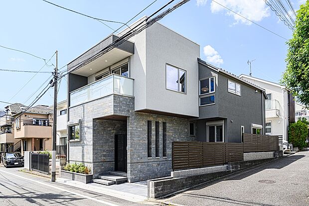 【外観】
オシャレなデザイナース住宅！お気軽にアムティックまでお問い合わせください♪