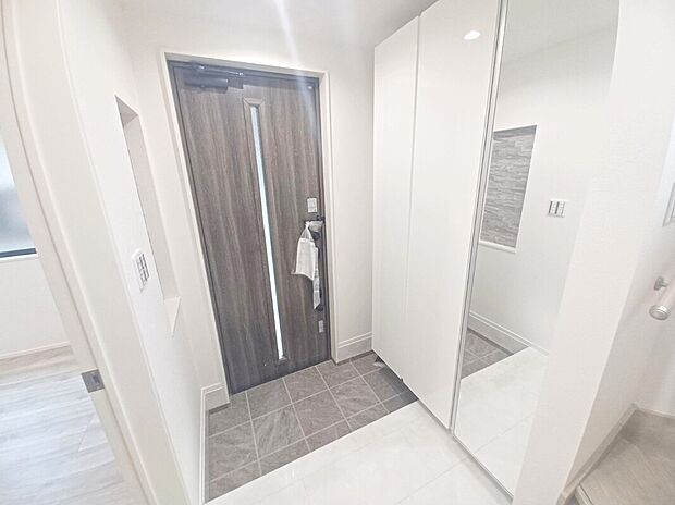 【施工例】■モデルハウスのご案内や、ショールームにてキッチン等水回り設備や、フローリング等の建材や外壁材の実物をご覧頂けます
■お気軽にお問合せ下さい
