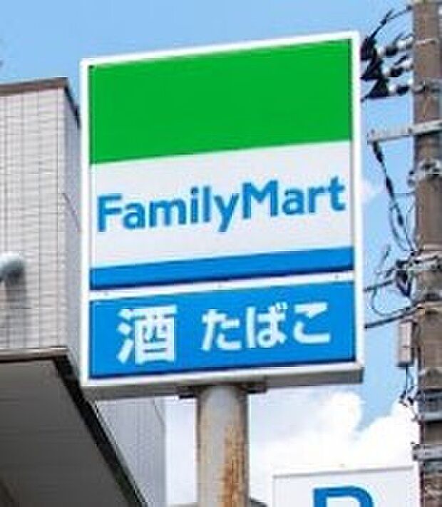 ファミリーマート練馬駅西口店（約144m）