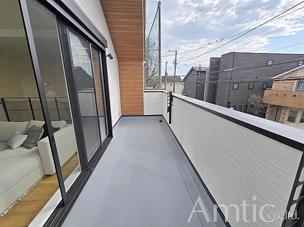 【バルコニー施工例】■モデルハウスのご案内や、ショールームにてキッチン等水回り設備や、フローリング等の建材や外壁材の実物をご覧頂けます
■お気軽にお問合せ下さい