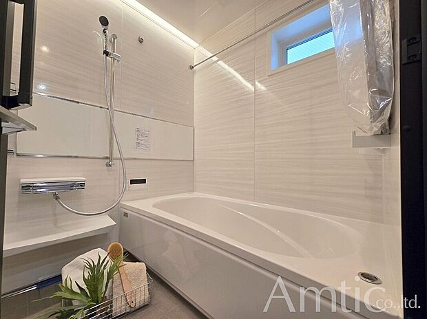 【浴室施工例】■建物施工の一例
■モデルハウスのご案内や、ショールームにてキッチン等水回り設備や、フローリング等の建材や外壁材の実物をご覧頂けます
■お気軽にお問合せ下さい
