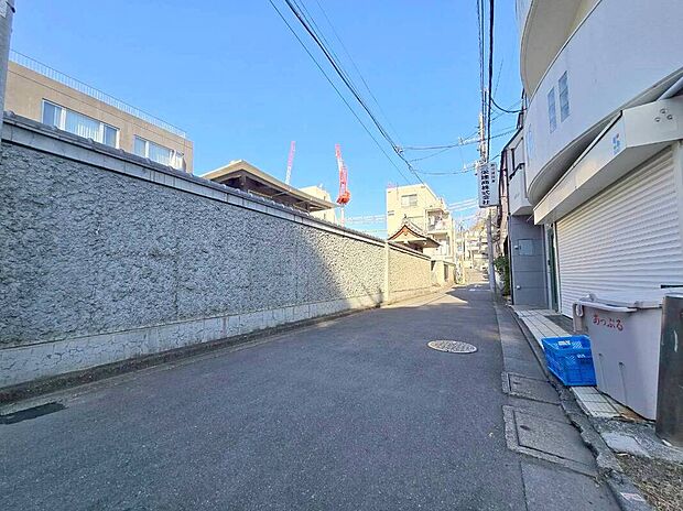 【前面道路含む現地写真】建物は2026年10月完成予定です。モデルハウスのご案内や建物プレゼも承ります♪