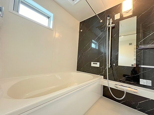 【浴室施工例】■モデルハウスのご案内や、ショールームにてキッチン等水回り設備や、フローリング等の建材や外壁材の実物をご覧頂けます
■お気軽にお問合せ下さい