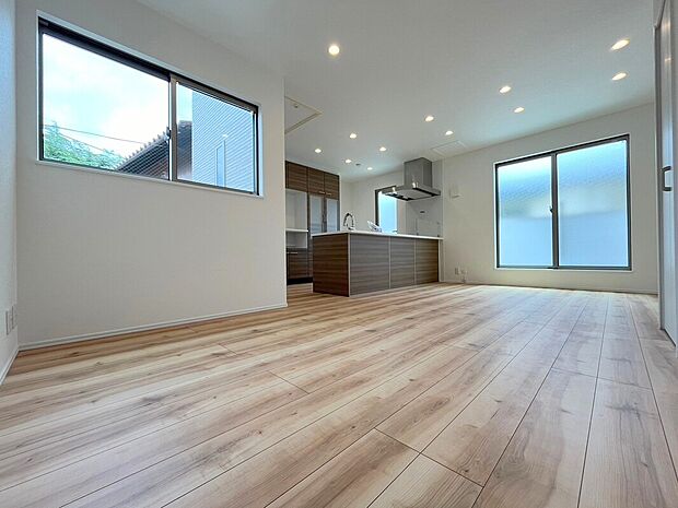 【施工例】■モデルハウスのご案内や、ショールームにてキッチン等水回り設備や、フローリング等の建材や外壁材の実物をご覧頂けます
■お気軽にお問合せ下さい