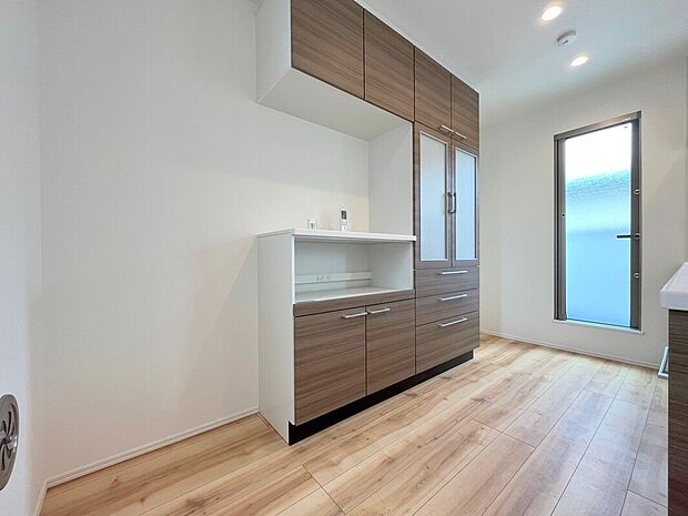 【カップボード施工例】■モデルハウスのご案内や、ショールームにてキッチン等水回り設備や、フローリング等の建材や外壁材の実物をご覧頂けます
■お気軽にお問合せ下さい