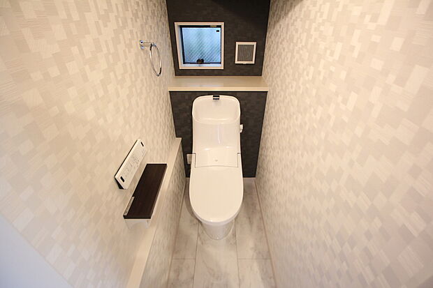 【トイレ施工例】■モデルハウスのご案内や、ショールームにてキッチン等水回り設備や、フローリング等の建材や外壁材の実物をご覧頂けます
■お気軽にお問合せ下さい
