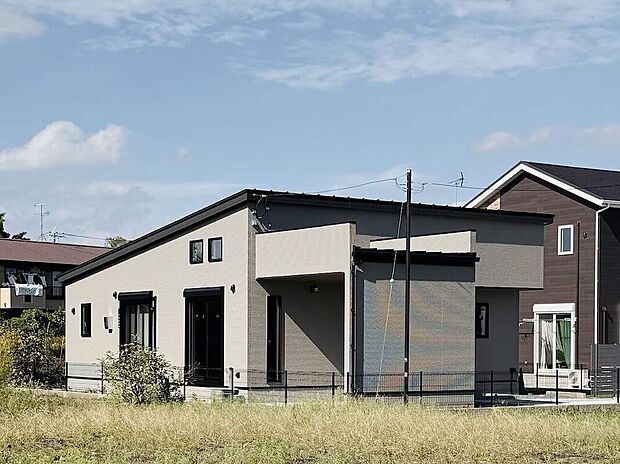 車庫以外にも、おうちキャンプなどにも使える車1台分のインナーガレージで、家族時間が充実します。