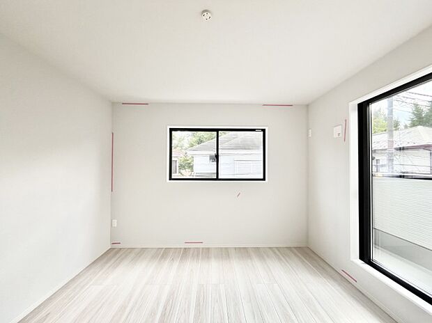 明るいバルコニーサイドに洋室を設置。目覚めの良い寝室に。