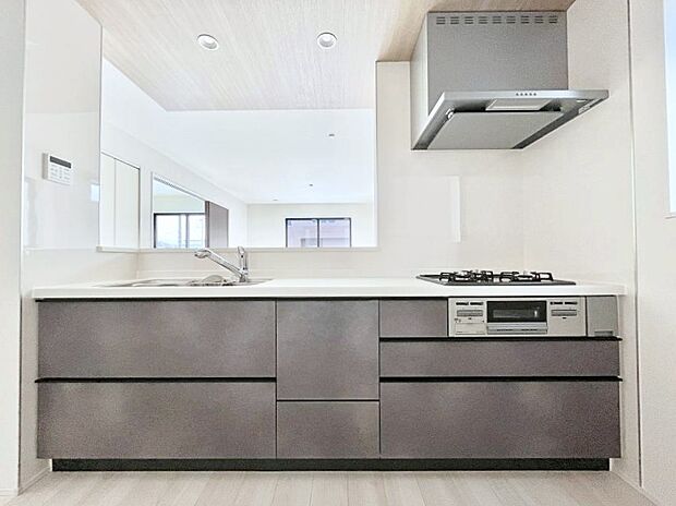 ゆとりあるキッチンではご家族と楽しくお料理ができます。