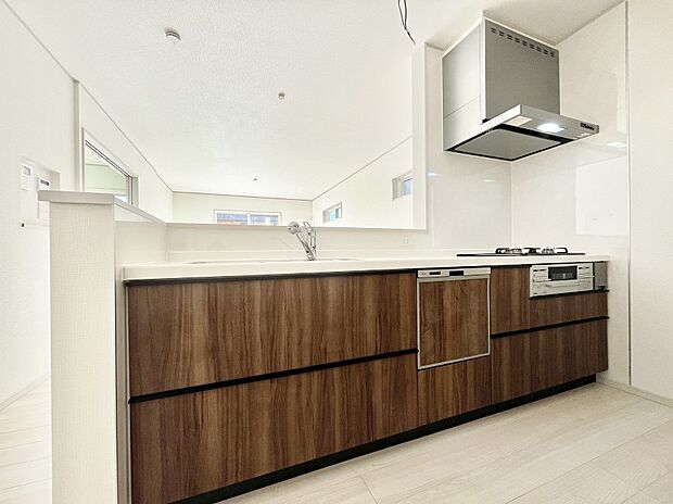 料理をしながらでもご家族との会話を楽しめる対面キッチン