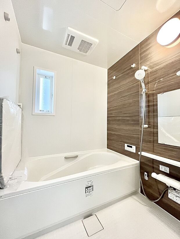 落ち着いた雰囲気でゆっくりお寛ぎいただけるバスルーム