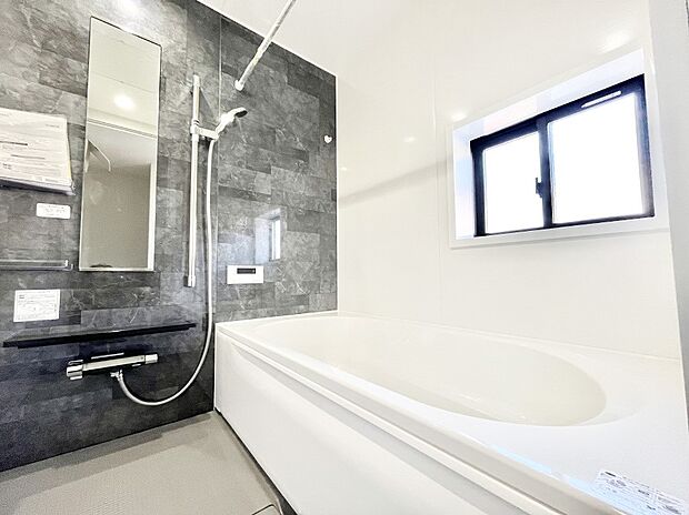 落ち着いた雰囲気でゆっくりお寛ぎいただけるバスルーム