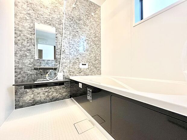 落ち着いた雰囲気でゆっくりお寛ぎいただけるバスルーム