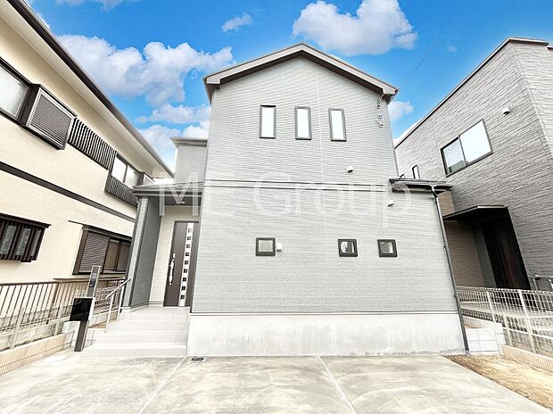 堂々完成！たっぷりの陽光と開放感に包まれる明るい住まい。 