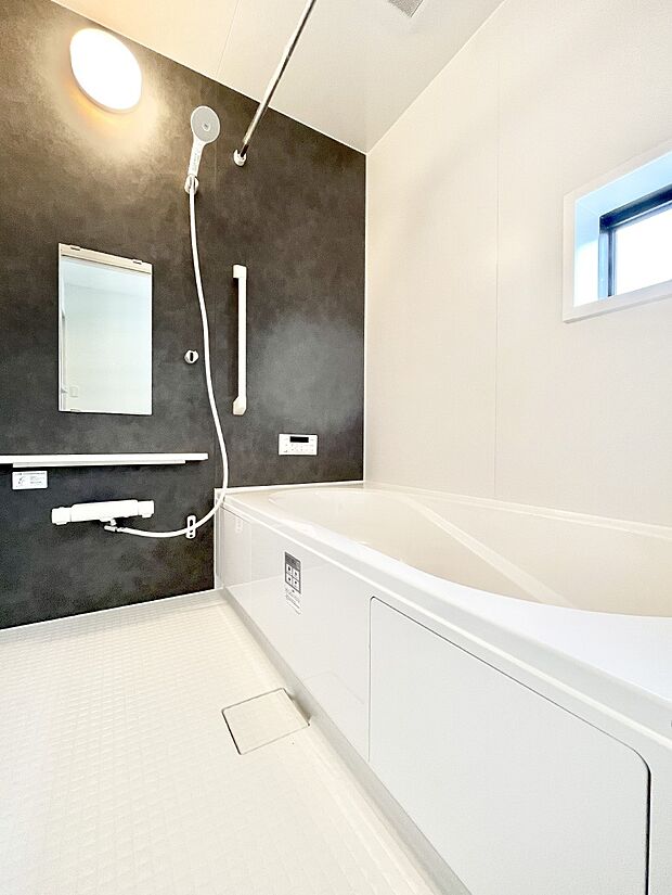 落ち着いた雰囲気でゆっくりお寛ぎいただけるバスルーム