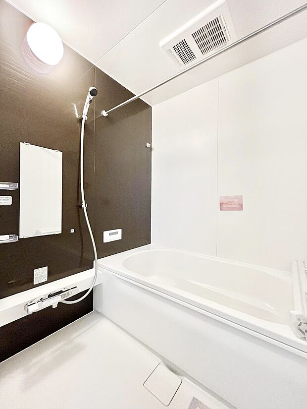 落ち着いた雰囲気でゆっくりお寛ぎいただけるバスルーム