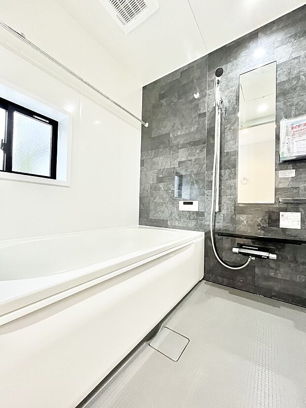 落ち着いた雰囲気でゆっくりお寛ぎいただけるバスルーム