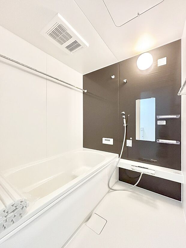 落ち着いた雰囲気でゆっくりお寛ぎいただけるバスルーム